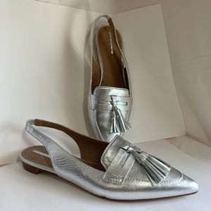 NWOT Tahari Paulina Tassel Slingback Flat